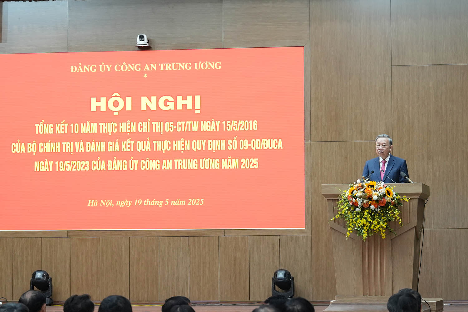 Tổng Bí thư Tô Lâm nhiệt liệt chúc mừng các tập thể, cá nhân được nhận các phần thưởng cao quý của Đảng, Nhà nước tại Hội nghị